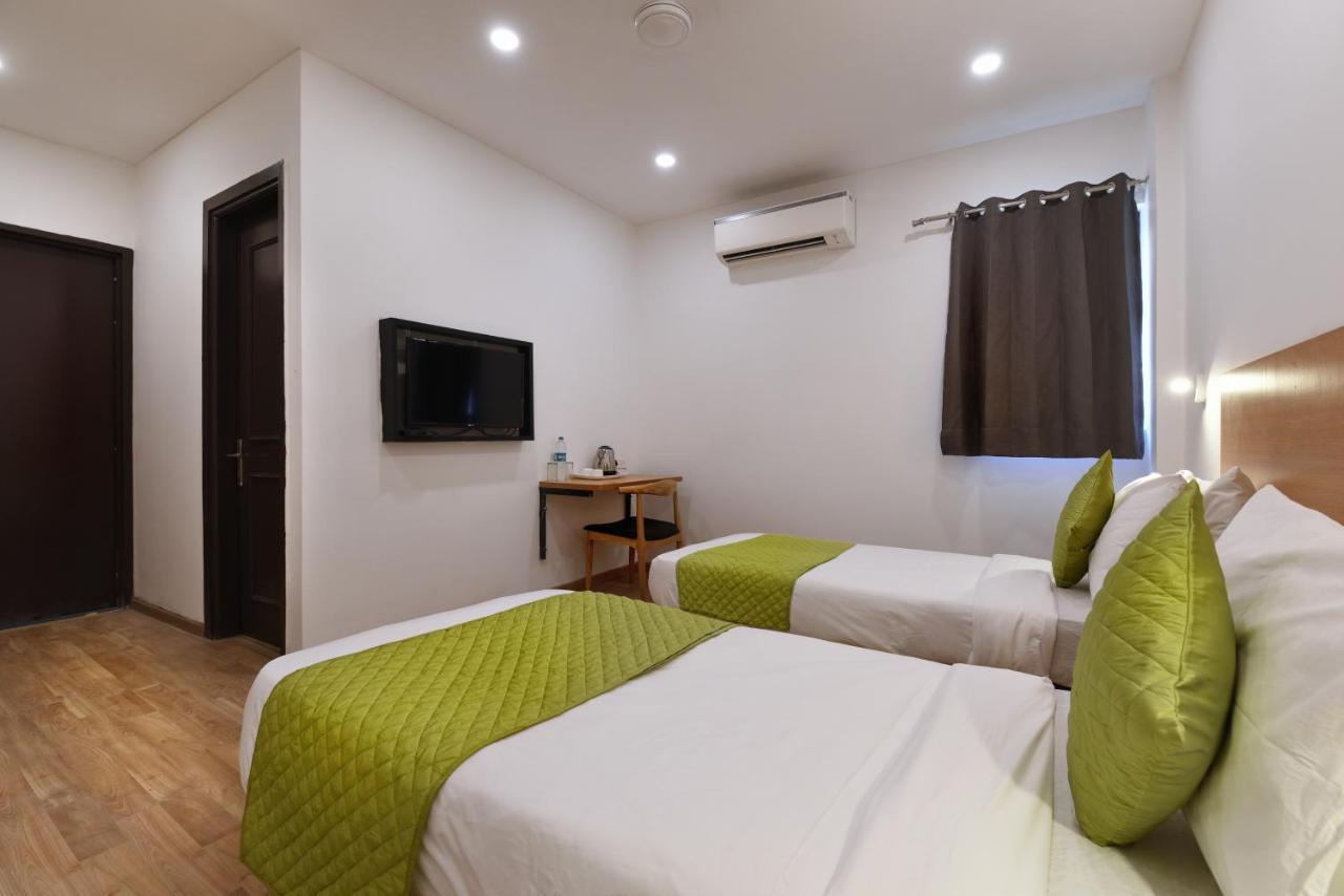 โรงแรมแซฟฟรอน โกลด์ นิวเดลี ภายนอก รูปภาพ